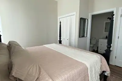 Image de The Pearl, Full Loft Apartment across from city Mississippi dock