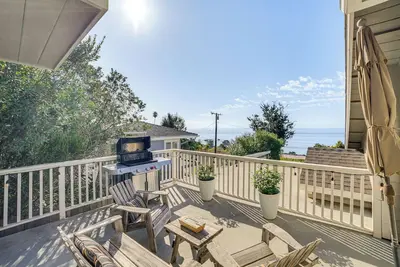 Image de Summerland Home w/ Beach Supplies: Walk to Beach!