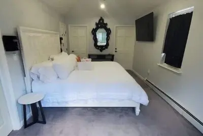 Image de The Porter Estates Welcomes you. \n