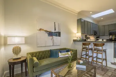 Image de Newly Renovated Downtown Condo with Private Patio