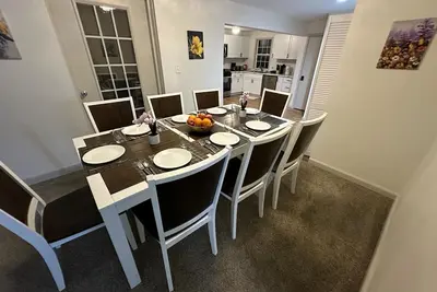 Image de Newly Updated Specious & Cozy & Modern Retreat