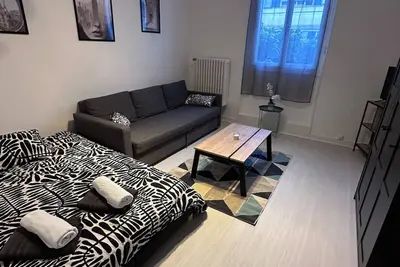 Appartement tout équipé pour 4 personnes avec douche très bien situé.