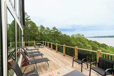 Image de Peaceful Lakefront Hideaway with Private Beach!