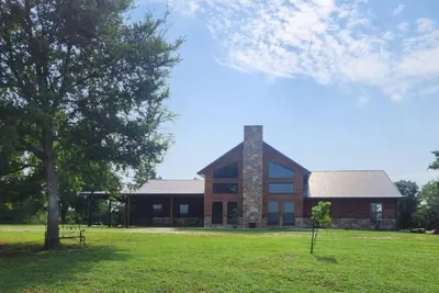 Image de The Farmhouse is a perfect getaway with a beautiful view of the sunset!