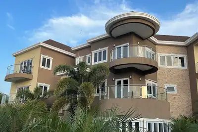 The Sun Seeker Villa Ja 4 Br, fully staffed. Great accommodation for groups.