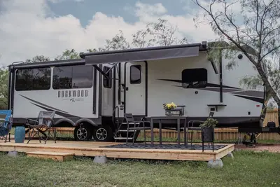 Image de Hill Country Escape/45 minutes from downtown Austin 1 King 1 Queen Bed Full Kitc