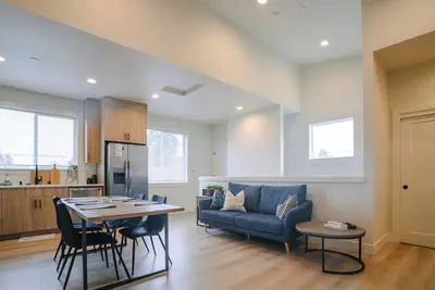 Image de Luxury Home in Heart of Vancouver / Quiet & Cozy