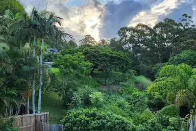 Image de Private 2-Bedroom unit with  bushland Views & Balcony