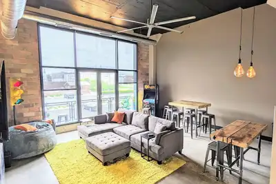 Industrial Urban Retreat sleeps 4 in Chesapeake Lofts, Sandusky