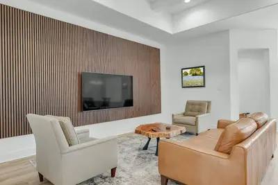 Image de Aggieland East, 5 miles to campus, next to Christopher’s Restaurant, Miramont.