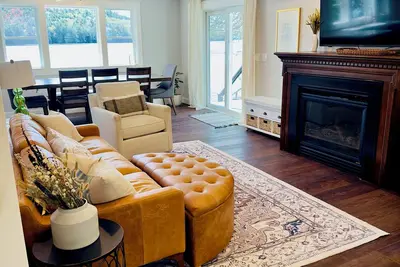 Image de New water’s edge lake house on Cold Stream