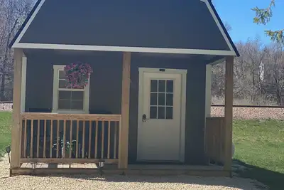 Image de Modern Cottage Cabin, private area with pond, fishing nearby, swimming and more