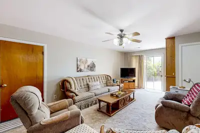 Image de Single-story house with patio, central Ac, & washer/dryer