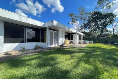 Image de Fantastic Mcm Home Overlooking Mount Cootha And Brisbane City. Pets Allowed -