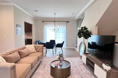 Luxury 2b/2. 5b Minutes from Old Town Pasadena