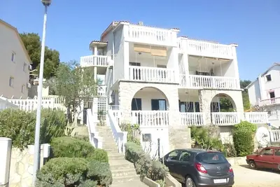 Image de Appartement d'une chambre avec la terrasse et la vue sur le mer Omisalj, Krk (A-22981-a)