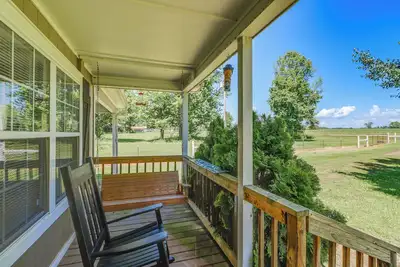 Image de 12 Mi to Arkansas River: Quiet Atkins Home