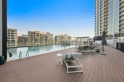 Image de Dubai Modern 1br w/ Balcony, Pool, Gym, Parking & Fast WiFi