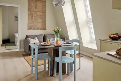 Image de Two-Bedroom Attic Apartment for 4