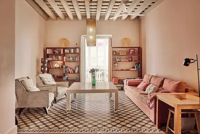 Image de Grand 200m² comprenant 3 chambres et un accès intérieur à une tour et vue à 360º