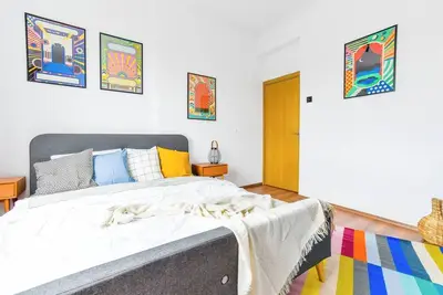 Image de 3 bedroom 🍓🍋🥝super fresh apartment with some playful, 80s' vibe