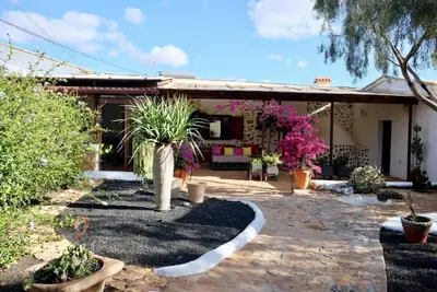 Image de Charmante Maison Leandro avec piscine privée et mini golf