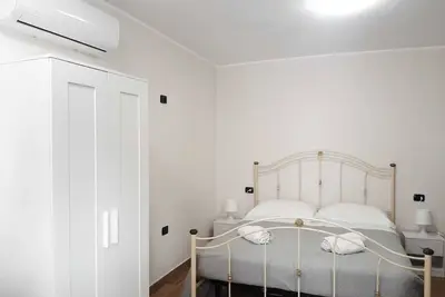 Image de Accommodation in center, Doria Castle, Town Villa, stores, bars, pubs, transportation.