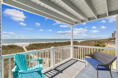 Image de Beach Lovers Enjoy the Fall