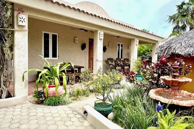 Casa Blandina In town, Restaurants, pickle, beach, private pool, Hot tub