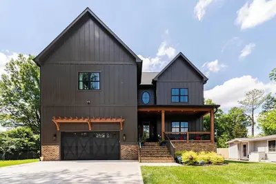 Image de Brand New 5 Bedroom Home in Villa Heights minutes to uptown!