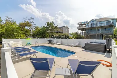 Image de Charming oceanside Corolla home, just 1000 ft to the beach access!