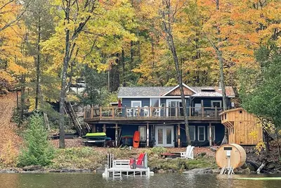 Image de Muskoka Gem with Sauna on Three Mile Lake