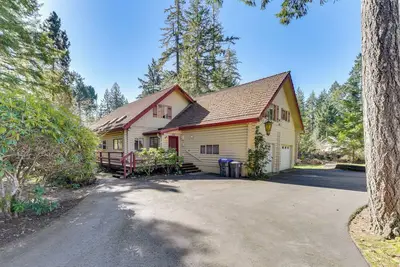 Image de Union Vacation Rental w/ Golf Course Views!