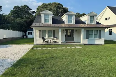 Image de 2024 New reconstruction in Seacoast Shores Community - walk to private beach
