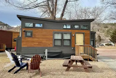 Image de The Salida – Explore the Rockies from This Cozy Riverside Tiny House