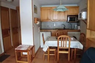 Image de Morillon à 500 m du lac bleu (base de loisirs) et des remontées du Grand Massif