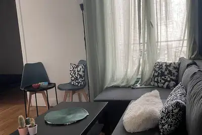 Image de Appartement a 15 Minutes de la Tour Eiffel Avec un Canapé Convertible