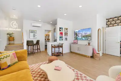 Image de New Modern Luxury Downtown Talent - The Millie Haus