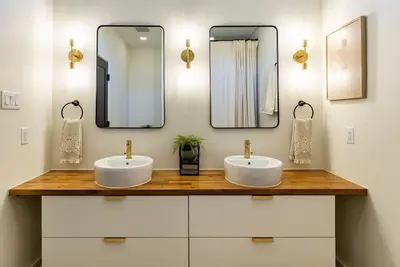 Image de Country Modern Retreat - Sleeps 12 - Cowboy Pool - 12 miles to Tamu