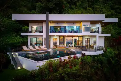 Image de Villa de 4 chambres à coucher avec vue sur l'océan à couper le souffle