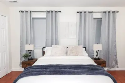 1Bed 1Bath Apt near Ewr, Parking 18' from Penn St.