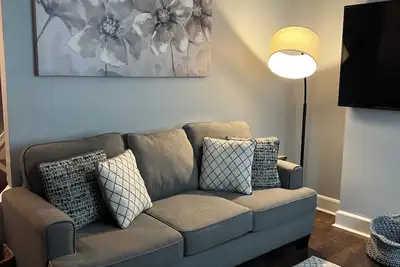 Image de Cozy 2-bedroom in downtown Wilmington, perfect for work-related or leisure stay.