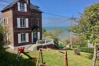 Image de Villa la Marsa en haut de falaise du Bois de Cise