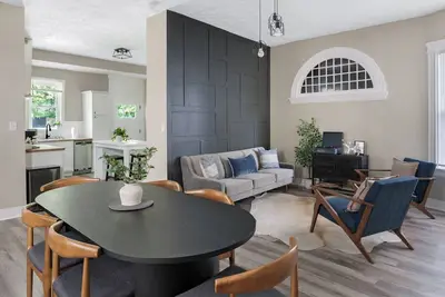 Image de New! 3-Story Gem, 6br In the heart of Cincinnati!