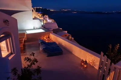 Image de Exquisite Santorini Villa | Etoile Luxury Cavehouse | Santorini Exceptional Find | Hot Tub & Beautiful Sea Views | 2 Bedrooms | Oia