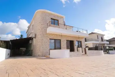 Image de Huge family house 5 minutes from the heart of Paphos. and other attractions.
