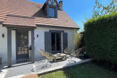 Image de Cabourg Centre. Maison proche de la plage, des commerces et de l’hippodrome.