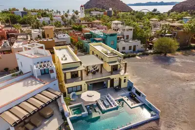 Image de Casa Feliz, Villa w/ private Resort Pool and Luxury Accommodations, Car and Boat