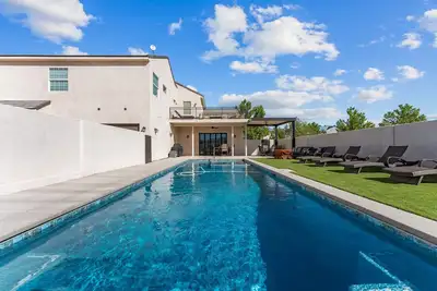 Image de Sandy Bottoms West - Brand New Pool & Spa