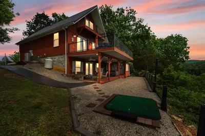 Image de Lake Cumberland Luxury~ Lake Views, Hot Tub, Golf Pad, And More. Sleeps 12+